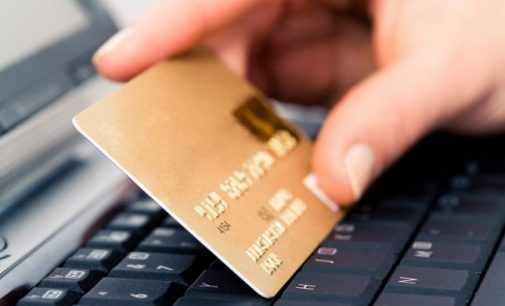 Украинцы начали брать кредиты в интернете под огромные проценты