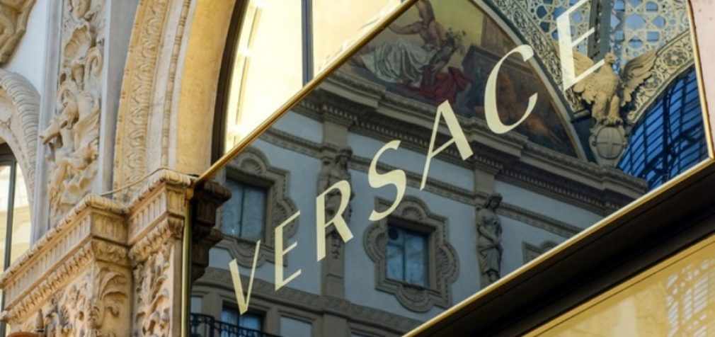 Американская корпорация покупает дом моды Versace – NYT