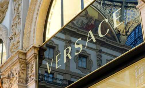 Американская корпорация покупает дом моды Versace – NYT