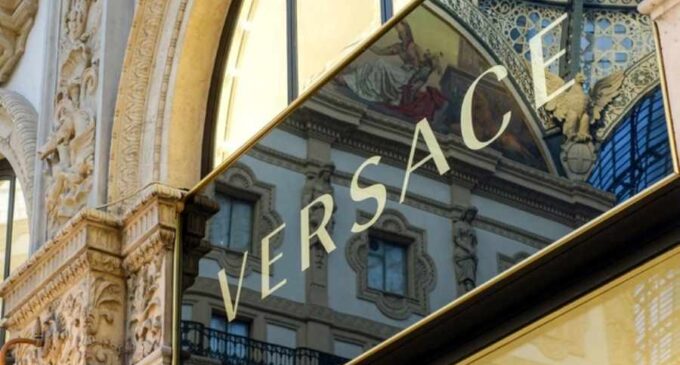 Американская корпорация покупает дом моды Versace – NYT
