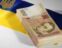 Кому в Украине подняли зарплаты