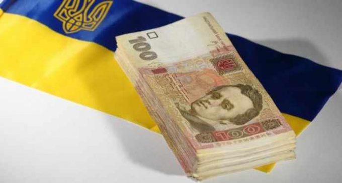 Кому в Украине подняли зарплаты