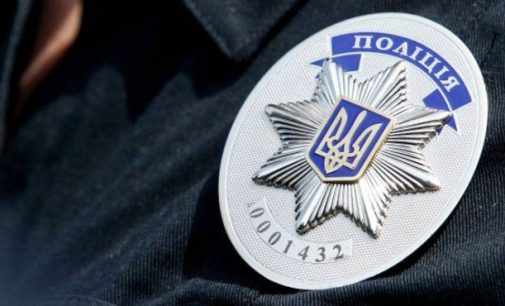 В Киеве школьник ударил учительницу стулом по голове и ножницами в спину