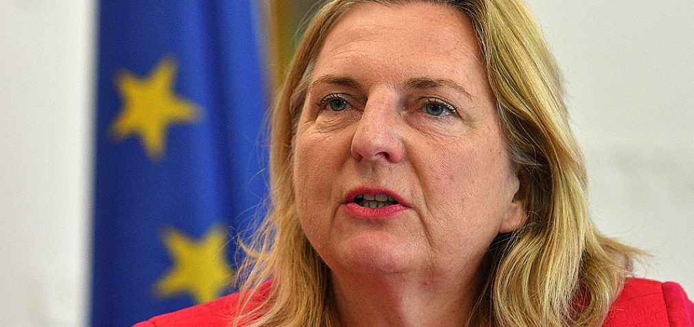 Глава МИД Австрии отменила визит в Россию из-за шпионского скандала
