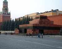 Тело Ленина в мавзолее попросили заменить куклой