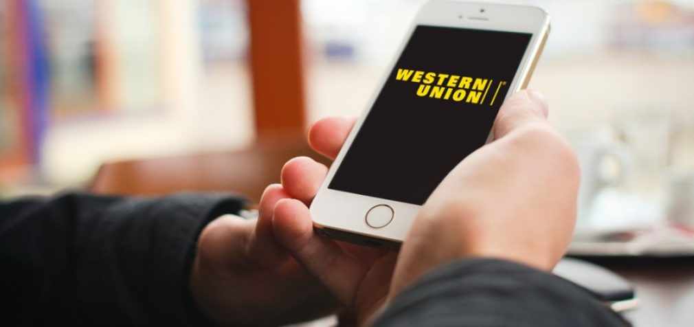 АМКУ начнет проверку Western Union и MoneyGram