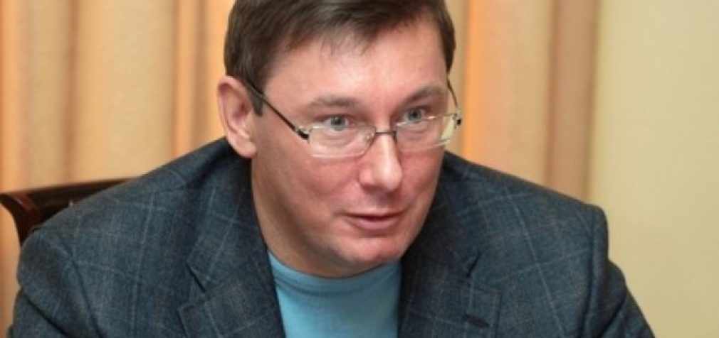 Луценко передал Порошенко заявление об отставке