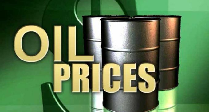 Цены на нефть упали на фоне введения санкций США против Ирана