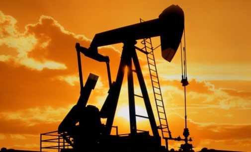 Цена нефти Brent упала ниже $65