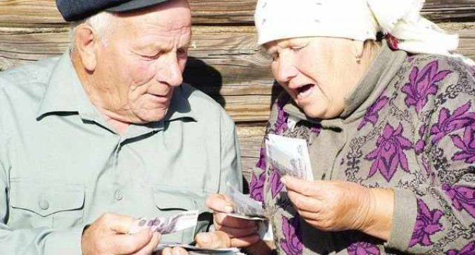 Кому в Украине с 1 декабря повысят пенсии