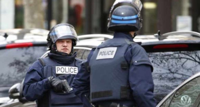 Во Франции задержали шесть человек, планировавших нападение на Макрона