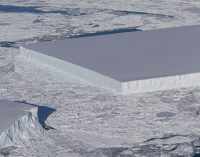 NASA рассказало историю происхождения загадочного прямоугольного айсберга