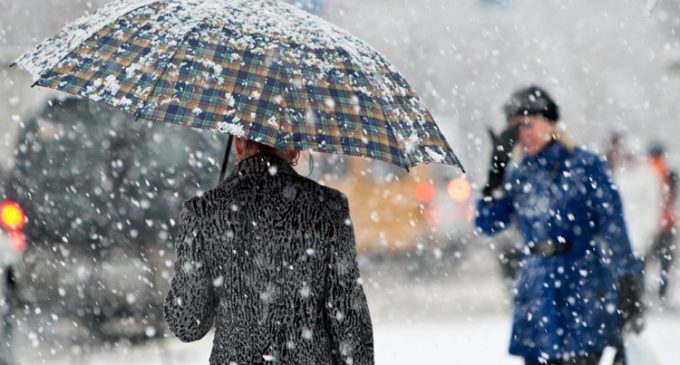 Синоптики предупреждают киевлян о мокром снеге и гололедице