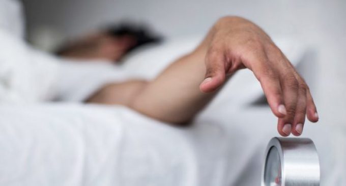 Ученые назвали самую вредную и полезную позу для сна