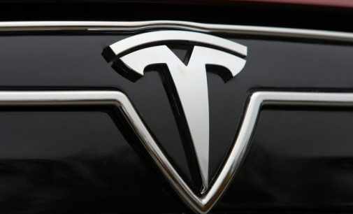 Маск: Электрокарами Tesla можно будет управлять со смартфона