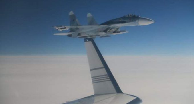 Российский Су-27 приблизился на 20 метров к шведскому самолету над Балтикой