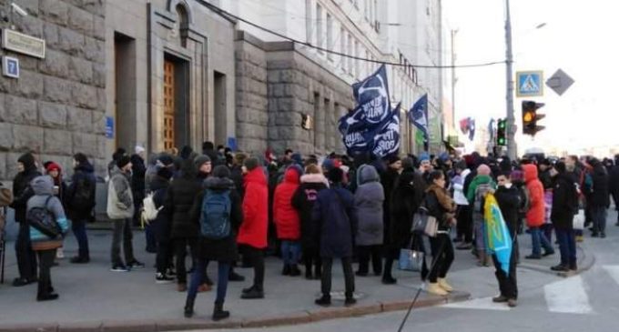 Тарифный протест в Харькове: от Кернеса требуют не повышать цены на городской транспорт. ФОТОрепортаж