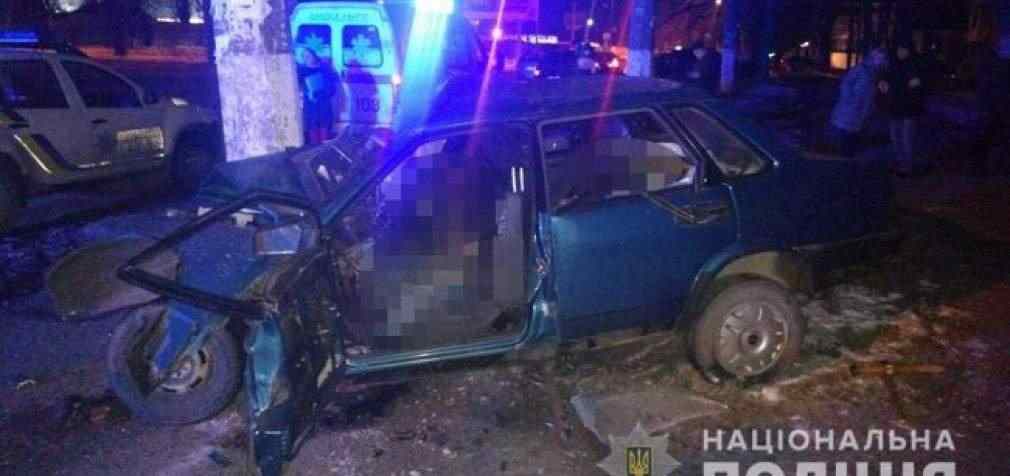 Ночью в ДТП в Одессе погибло два человека: ВАЗ влетел в электроопору, – Нацполиция. ФОТО
