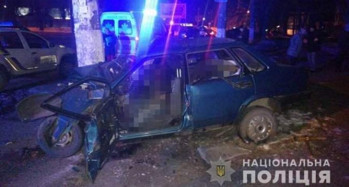 Ночью в ДТП в Одессе погибло два человека: ВАЗ влетел в электроопору, – Нацполиция. ФОТО