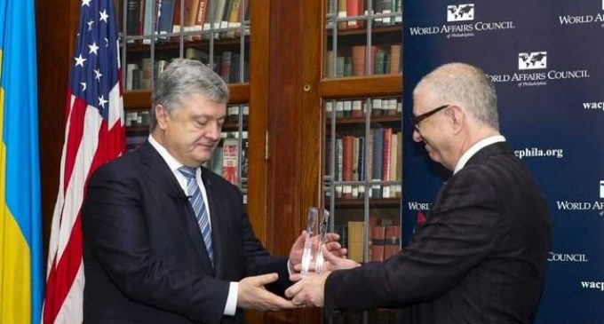 Порошенко в США вручили награду “Международный государственный деятель”. ФОТО