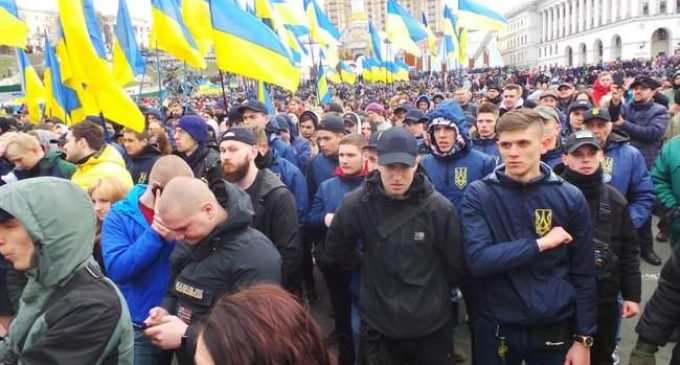 “#СвинарчуковПорошенка – за решетку!”: В центре Киева проходит акция Нацкорпуса. ВИДЕО+ФОТОрепортаж