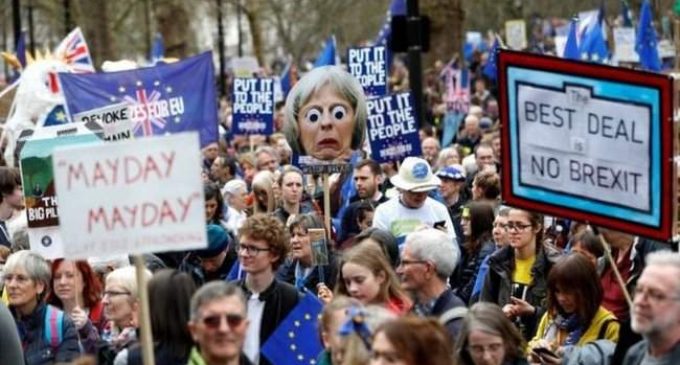 Британцы вышли на улицы Лондона с требованием референдума по Brexit. ФОТОрепортаж