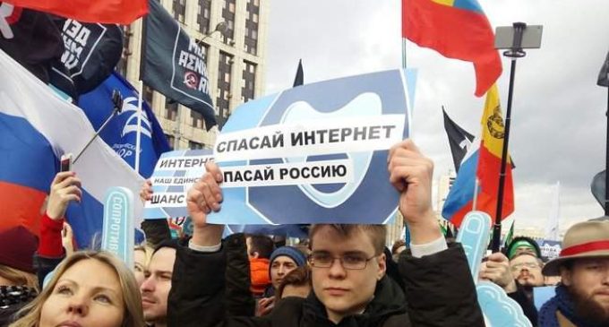 В Москве в митинге против отключения России от интернета приняли участие 15 тыс. человек. ФОТО