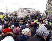 Михайловская площадь была забита людьми, которых явно никто не привозил, – блогер Мальцев о встрече Порошенко с избирателями. ФОТОрепортаж