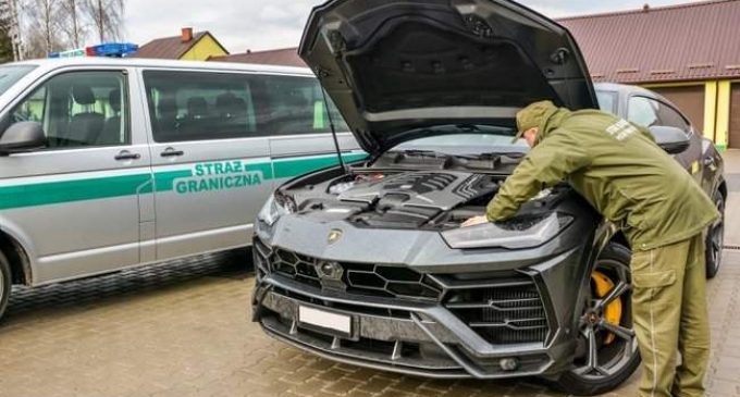 Украинец пытался выехать из Польши на угнанном в Швейцарии Lamborghini Urus: его задержали на границе. ФОТО