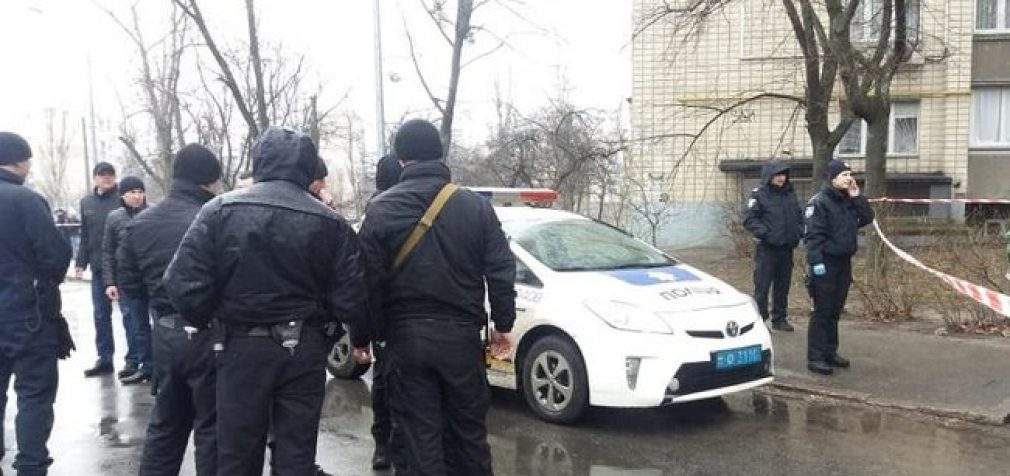 Мужчину застрелили в салоне “Мерседеса” в Киеве, убийца скрылся. ФОТО
