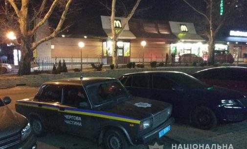 Стрельба в центре Николаева: мужчины не поделили место в очереди на McDrive. ВИДЕО+ФОТОрепортаж