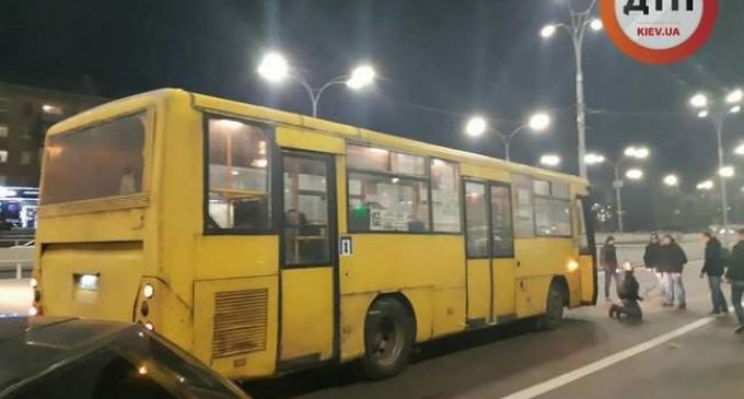 Маршрутка сбила пешеходов в Киеве, 3 человека госпитализированы. ВИДЕО+ФОТОрепортаж