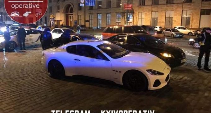 В центре Киева водитель Maserati открыл стрельбу после ДТП. ФОТО