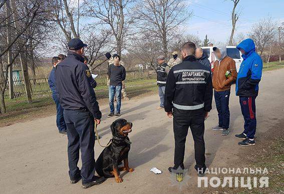 Во время масштабной спецоперации правоохранители задержали 32 участника ОПГ, которые сбывали наркотики в 13 областях Украины 02