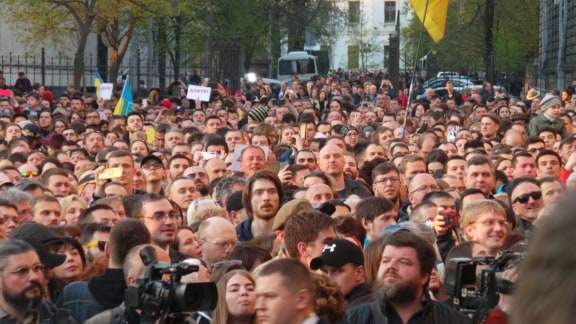 Под Администрацией президента в Киеве прошла акция Дякую, Петре! (обновлено) 04