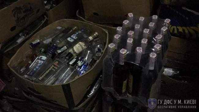 В Тернополе налоговиками ликвидировано подпольное производство алкоголя, фальсифицированного под известные торговые марки 12