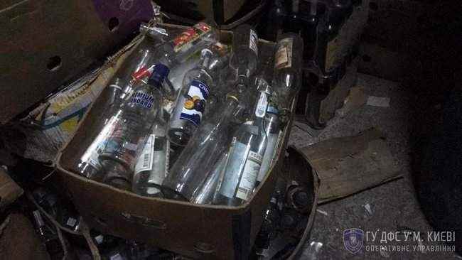 В Тернополе налоговиками ликвидировано подпольное производство алкоголя, фальсифицированного под известные торговые марки 14
