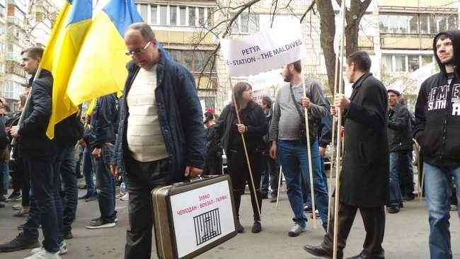 Нацкорпус и Нацдружины проводят в Киеве акцию Вдуй свинарчукам возле ГПУ, СБУ и МВД (обновлено) 11