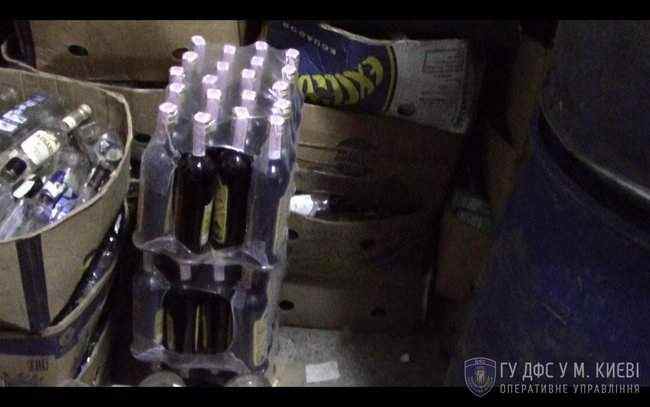 В Тернополе налоговиками ликвидировано подпольное производство алкоголя, фальсифицированного под известные торговые марки 06