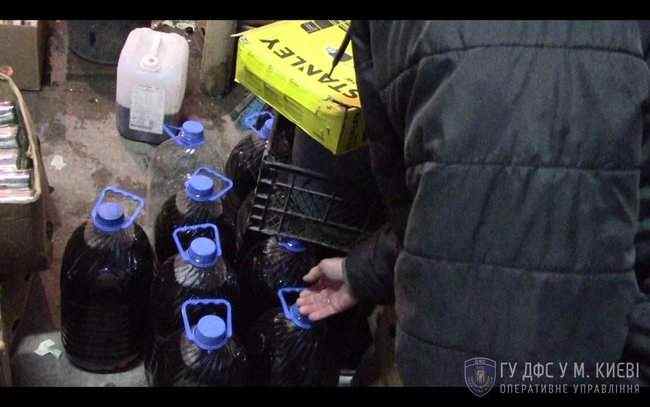 В Тернополе налоговиками ликвидировано подпольное производство алкоголя, фальсифицированного под известные торговые марки 09