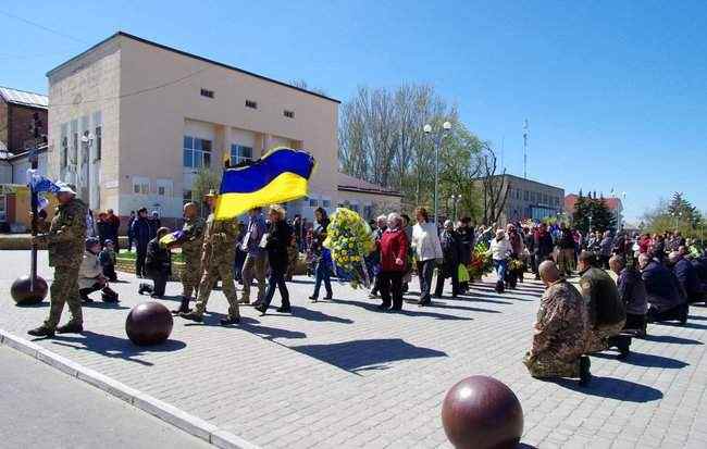 С воином 93-й ОМБр Игорем Игнатенко, погибшим на Донбассе, простились в Запорожской области 02