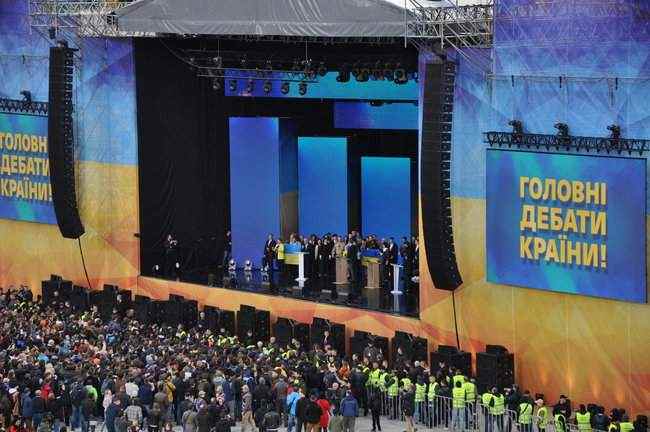 Порошенко против Зеленского: как проходили дебаты на НСК Олимпийский 01