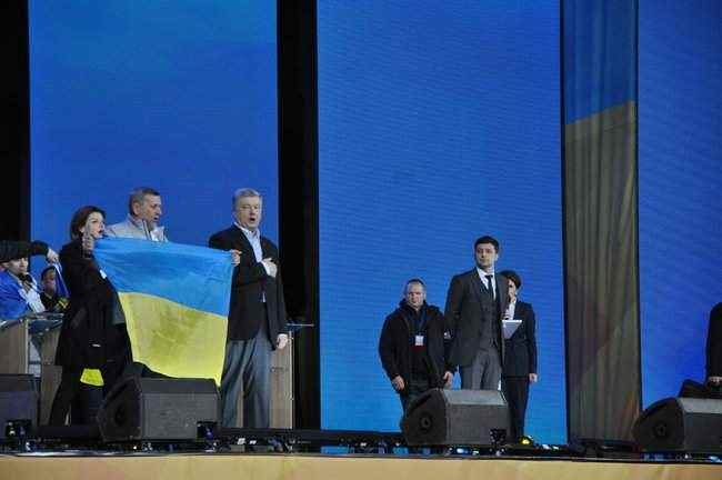 Порошенко против Зеленского: как проходили дебаты на НСК Олимпийский 22
