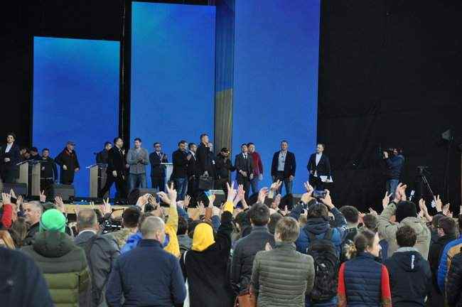 Порошенко против Зеленского: как проходили дебаты на НСК Олимпийский 23