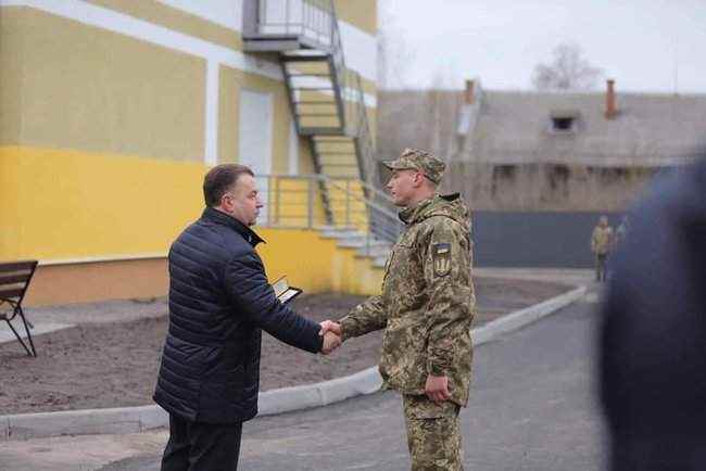 Полторак наградил воинов 58-й бригады: За короткий срок стала одной из лучших в ВСУ 02