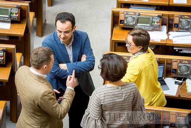 Раздевающийся Шуфрич, звонок Сивака Папиеву и Мусий в гостях у Бахтеевой, - день работы ВР 10 апреля 04