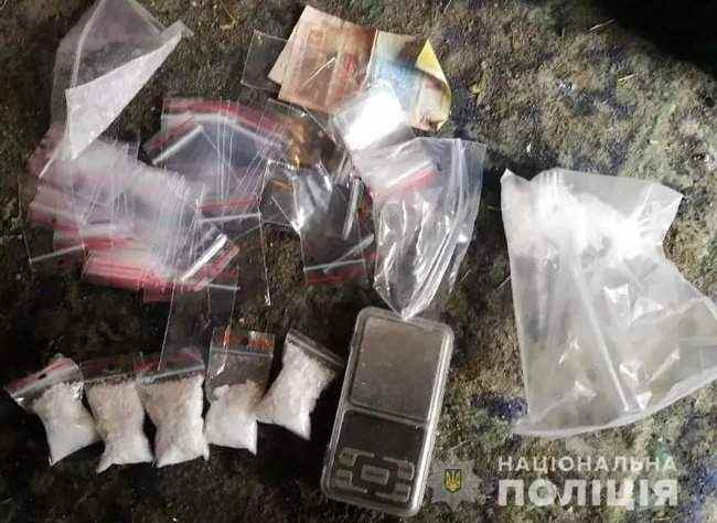 Наркотиков на полмиллиона гривен изъяли полицейские в Херсоне 05