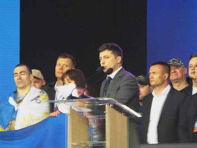 Порошенко против Зеленского: как проходили дебаты на НСК Олимпийский 03
