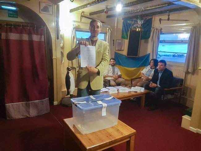 Явка 100%: на выборах проголосовали участники украинской антарктической экспедиции 03