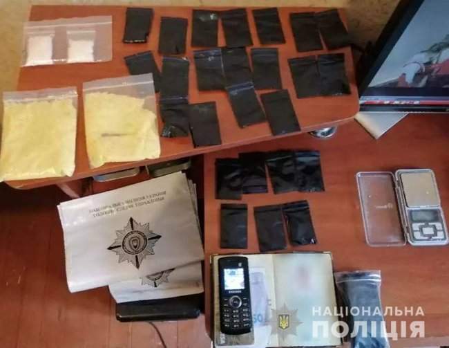 Наркотиков на полмиллиона гривен изъяли полицейские в Херсоне 01